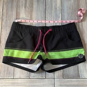 Maui and sons board shorts M